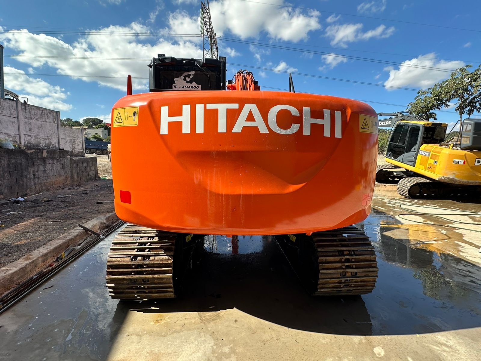 Escavadeira Hitachi ZX130 2017/17 2017, Comprar por R$ 330000