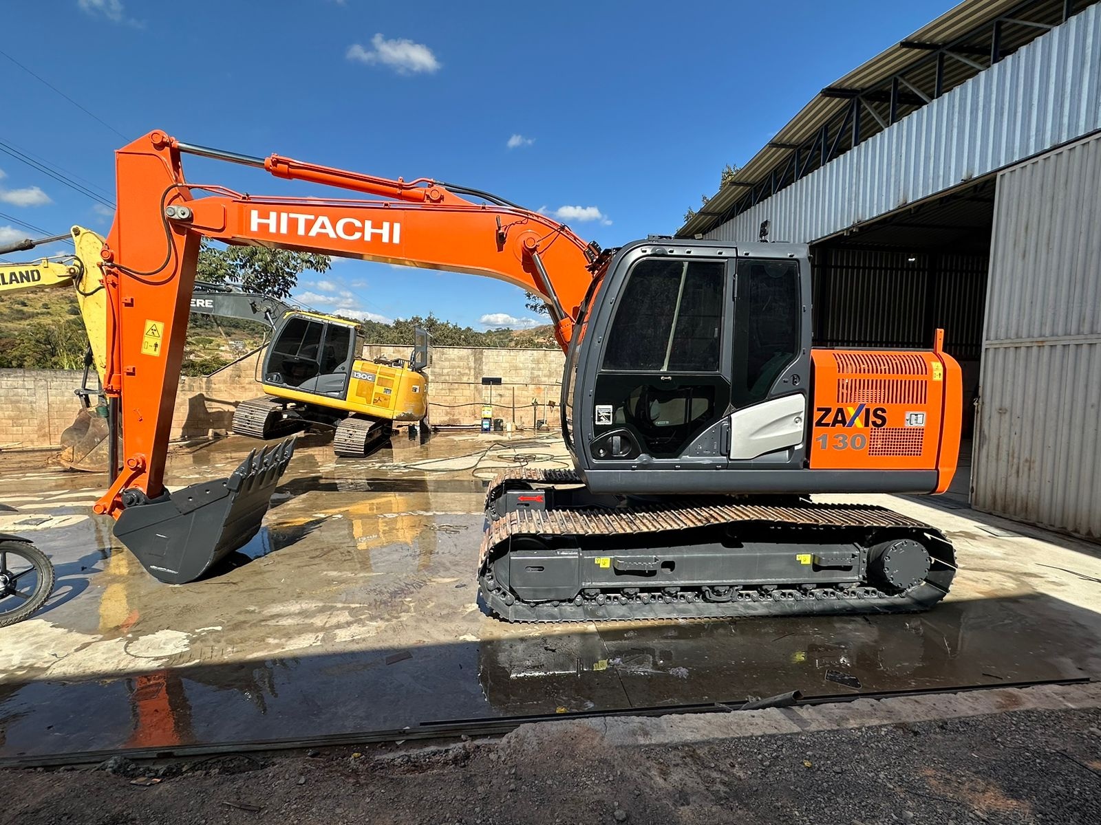 Escavadeira Hitachi ZX130 2017/17 2017, Comprar por R$ 330000