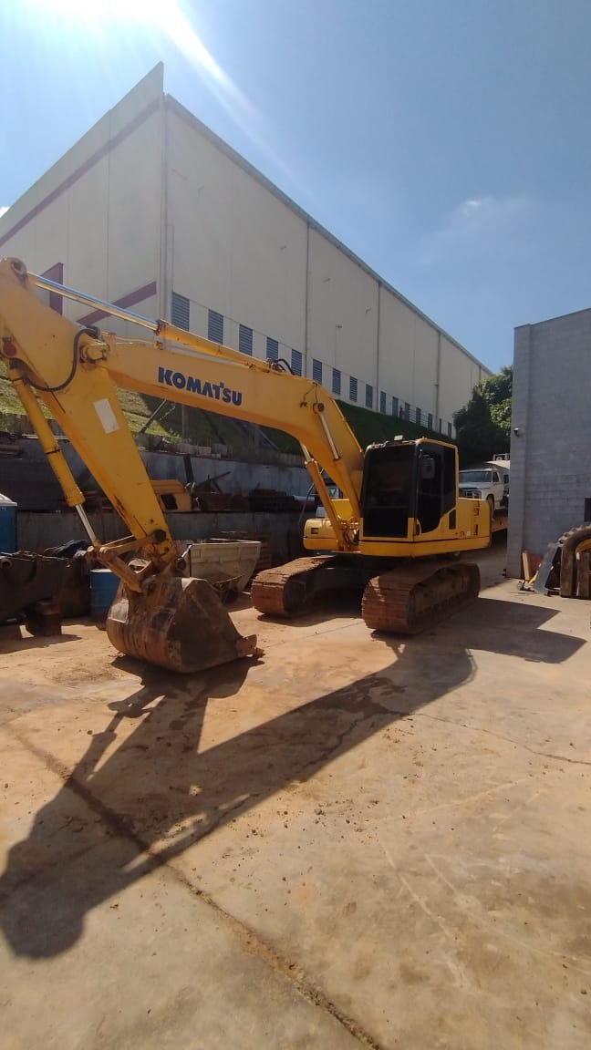 Escavadeira Komatsu PC200 ano 2014