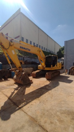 Escavadeira Komatsu PC200 ano 2014