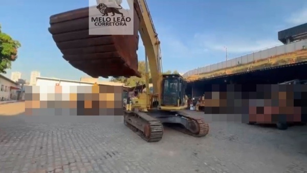 Escavadeira Komatsu PC450lc ano 2012