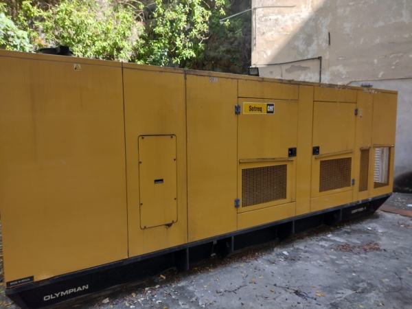 Gerador de Energia Caterpillar 700 kVA ano 2013