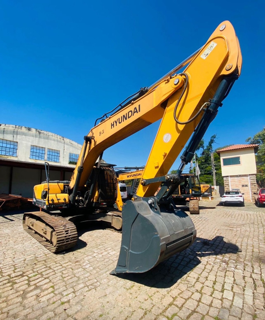 Escavadeira Hyundai R260LC ano 2020