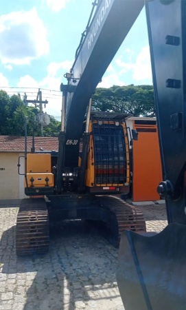 Escavadeira Hyundai 200 ano 2021