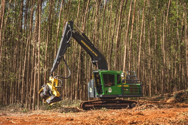 Harvester John Deere 2144G