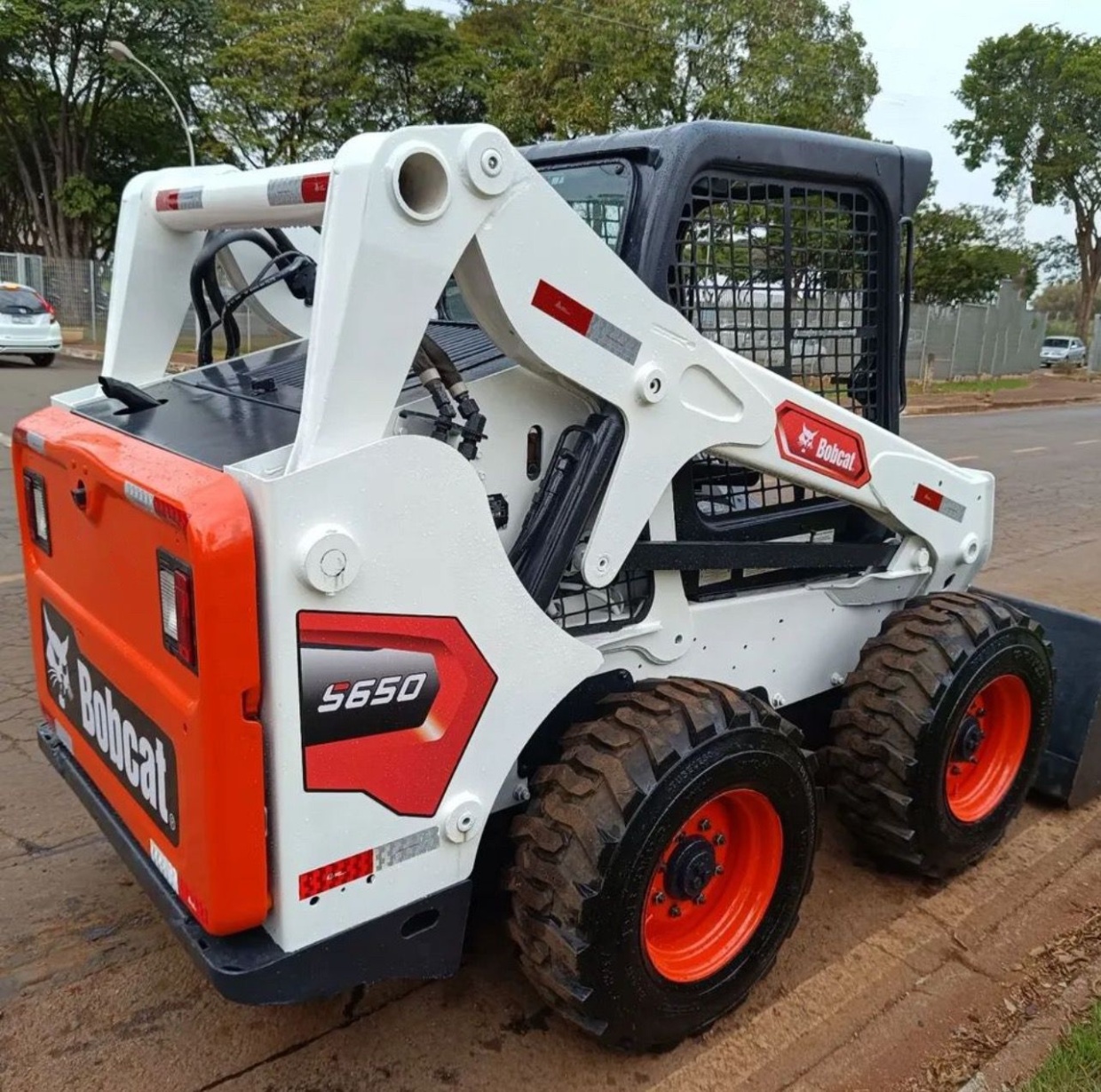 Mini Carregadeira Bobcat S650 ano 2011