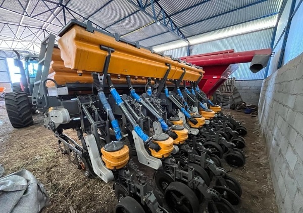 Plantadeira Valtra BP 1005 ano 2016 - BP 1005 - Implementos para Plantio