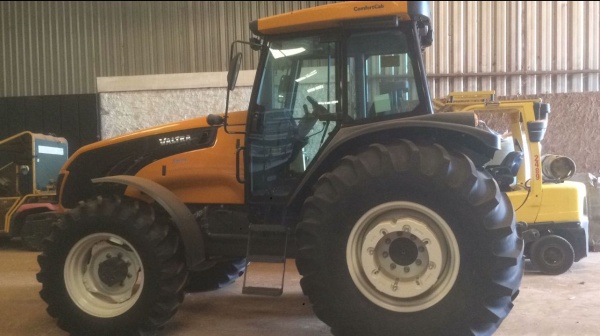 Trator Valtra A134 HiTech ano 2023 - A134 HiTech - Máquinas Agrícolas