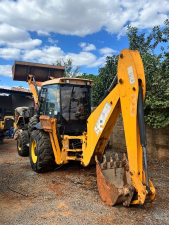 Retroescavadeira JCB 3C ano 2013
