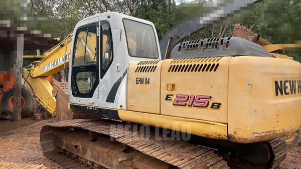 Escavadeira New Holland E 215C EVO