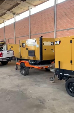 Gerador de Energia Caterpillar 55 kVA ano 2014 - 55 kVA - Outros