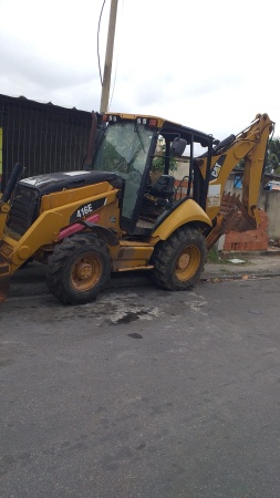Retroescavadeira Caterpillar 416 E ano 2011