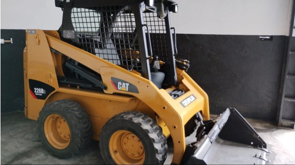 Mini Carregadeira Caterpillar 226B3 ano 2011