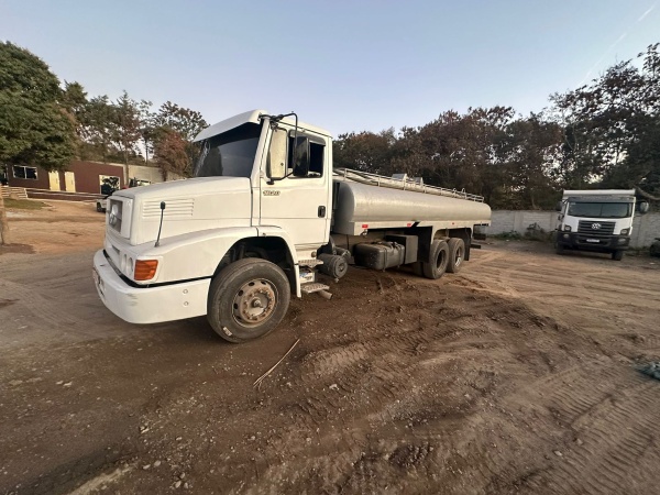 Caminhão Mercedes Benz L1620 ano 2000