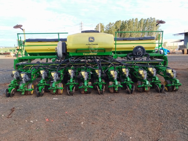 Plantadeira John Deere 2113 CCS ano 2014