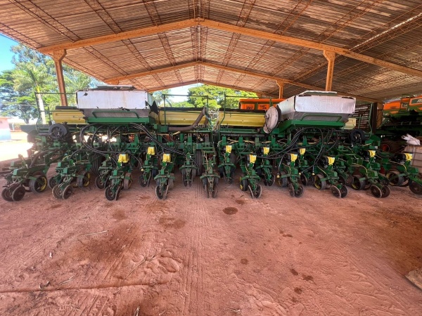 Plantadeira John Deere 2122 ccs ano 2009