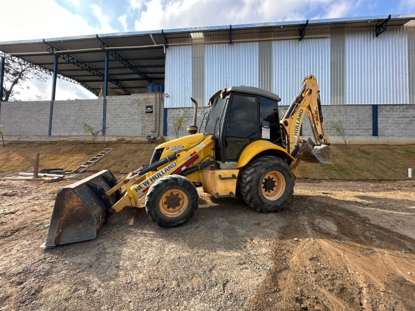 Retroescavadeira New Holland B95B