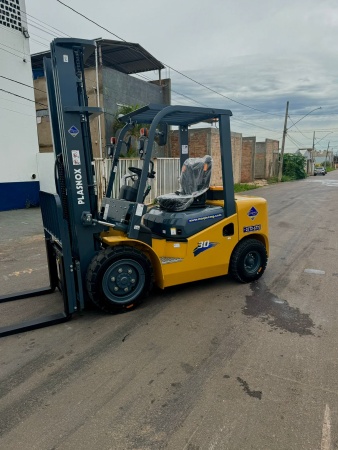 Empilhadeira Plasnox CPCD30
