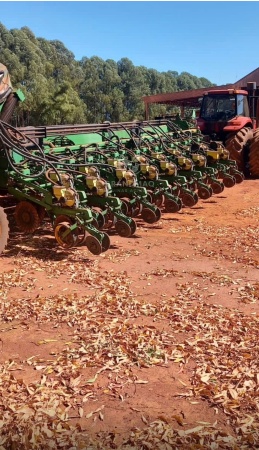Plantadeira John Deere DB74 ano 2015