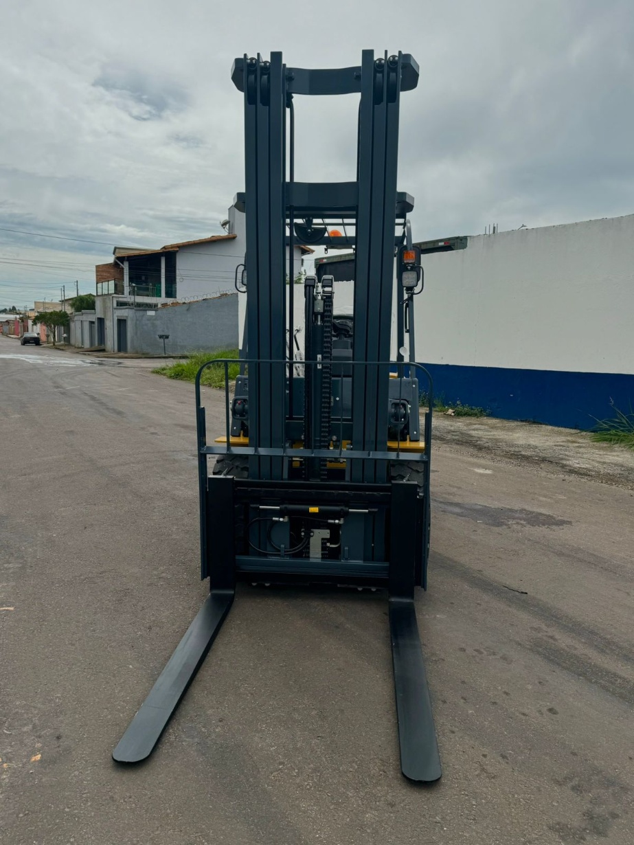 Empilhadeira Plasnox CPCD30