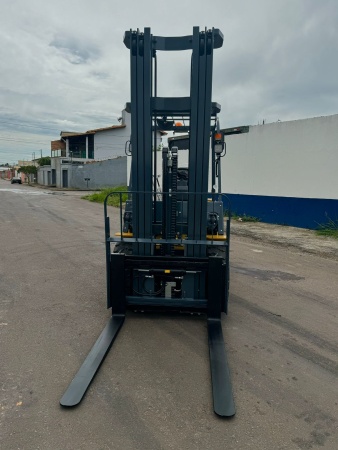 Empilhadeira Plasnox CPCD30