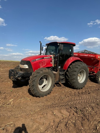 Trator Case Farmall 110A - Máquinas Agrícolas
