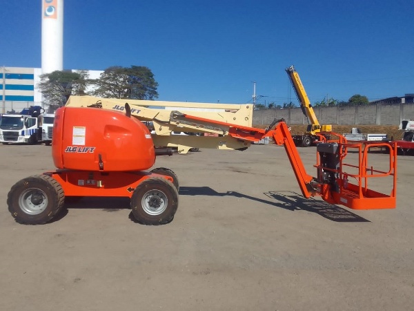 Plataforma JLG 450 AJ ano 2007