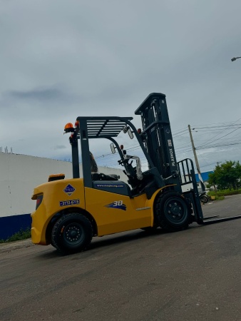 Empilhadeira Plasnox CPCD30 ano 2024