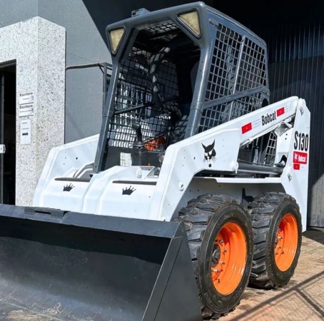 Mini Carregadeira Bobcat S130 ano 2013