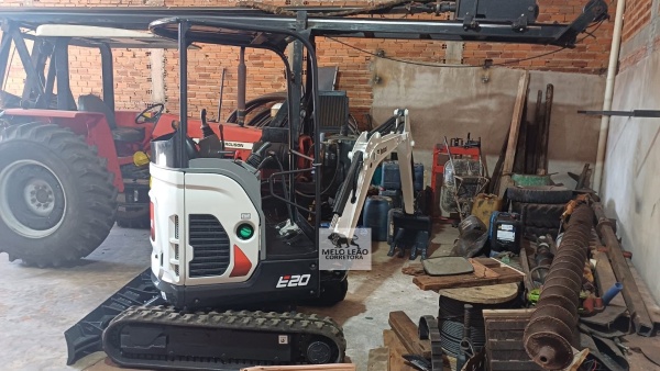 Mini escavadeira Bobcat E20