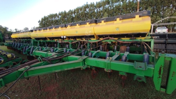 Plantadeira John Deere 2130 CCS ano 2011