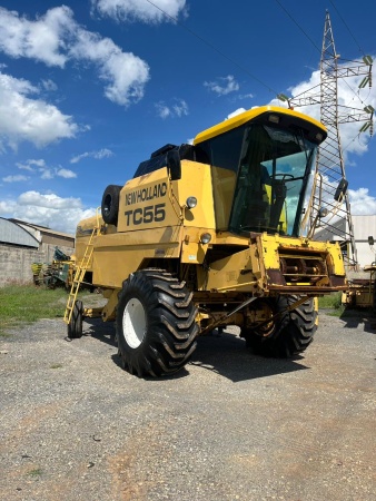 Colheitadeira New Holland TC 55 ano 2004