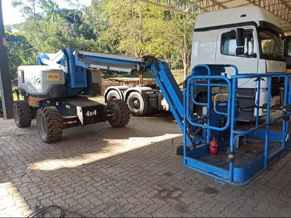 Plataforma Genie  Z-60/37 JDC 4x4 ano 2016 - Z-60/37 JDC 4x4 - Máquinas para Elevação