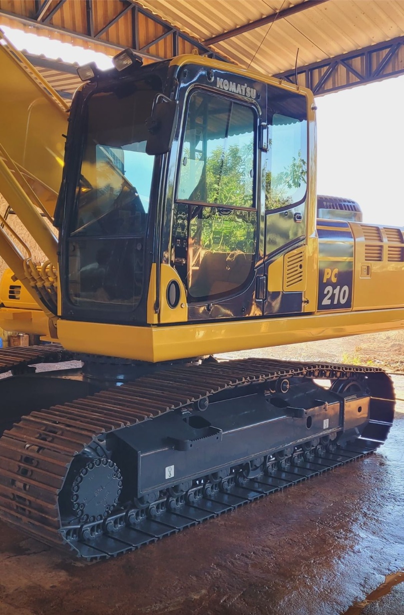 Escavadeira Komatsu PC210 ano 2020