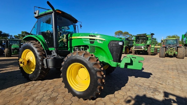 Trator John Deere 7210J ano 2013 - 7210J - Máquinas Agrícolas