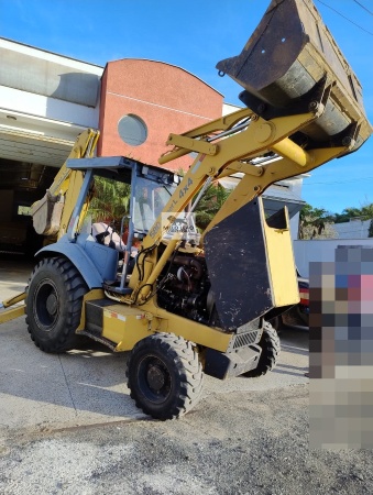 Retroescavadeira Case 580L