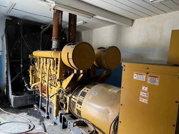 Gerador de Energia Caterpillar 2500 kVA ano 2001 - 2500 kVA - Outros