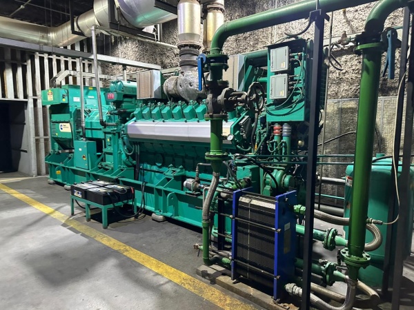 Gerador de Energia Cummins 2200 kVA ano 2002