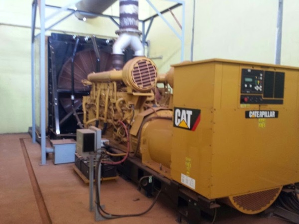 Gerador de Energia Caterpillar 2200 kVA ano 2011
