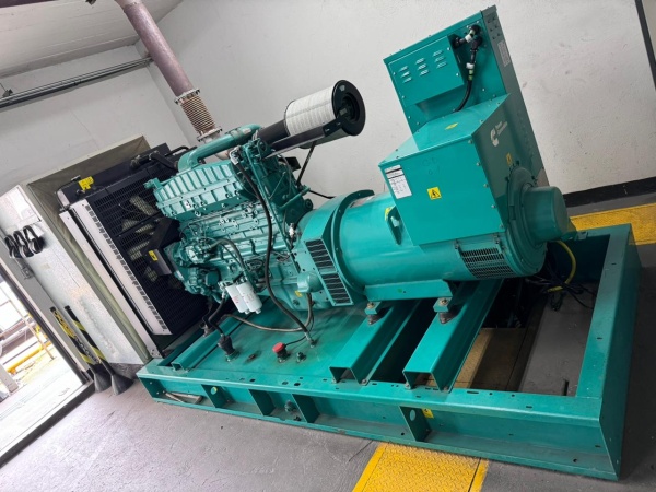 Gerador de Energia Cummins 1000 kVA ano 2011