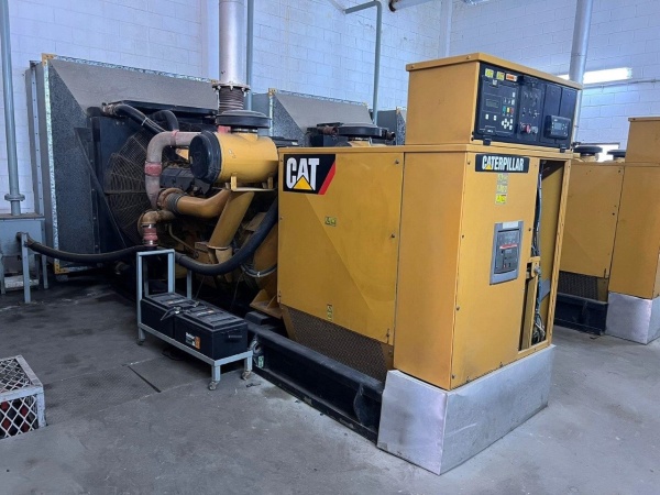 Gerador de Energia Caterpillar 900kva ano 2010