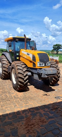 Trator Valtra BH 185i ano 2012 - BH 185i - Máquinas Agrícolas
