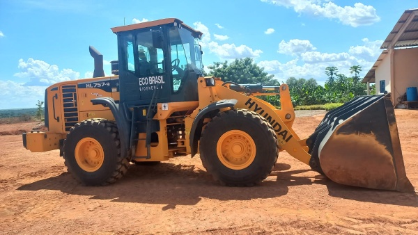 Pá Carregadeira Hyundai 757-7 ano 2022