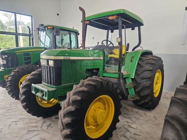 Trator John Deere 6405 ano 2002