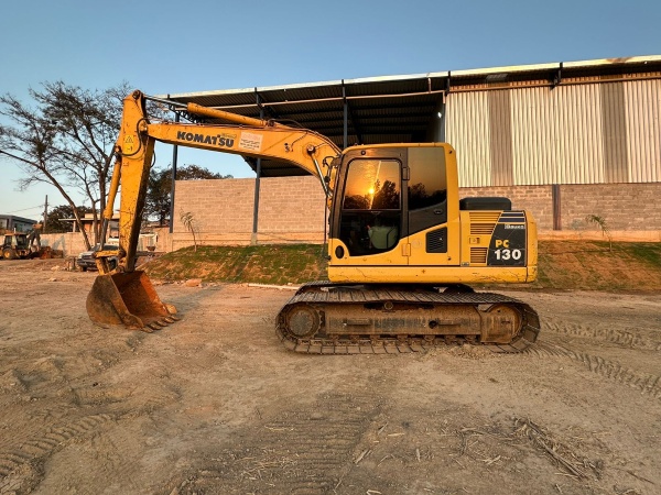 Escavadeira Komatsu PC130 - PC130 - Máquinas de Linha Amarela