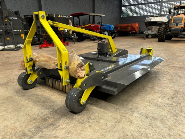 Roçadeira Almeida Roçadeira Hidráulica nova Marca Almeida Modelo ROA