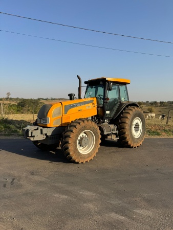 Trator Valtra BH 185i ano 2013 - BH 185i - Máquinas Agrícolas