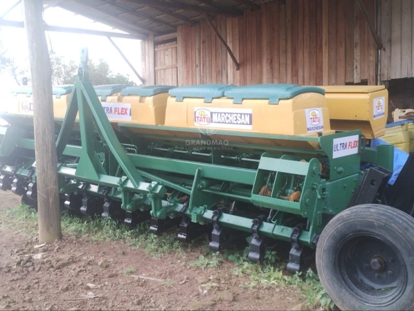 Plantadeira Tatu Marchesan Ultraflex ano 2008 - Ultraflex - Implementos para Plantio