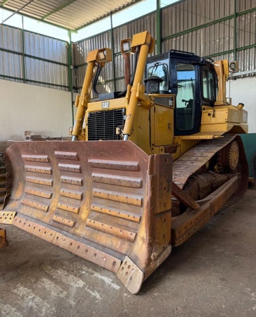 Trator de Esteira Caterpillar D6T  - Máquinas de Linha Amarela