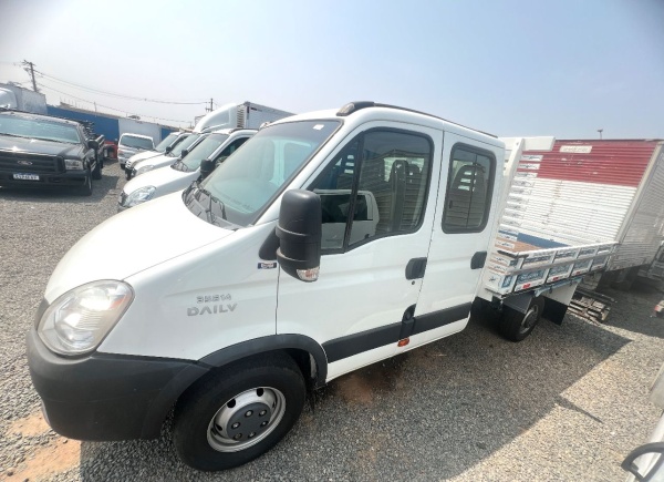 Caminhão Iveco 35S14 ano 2014